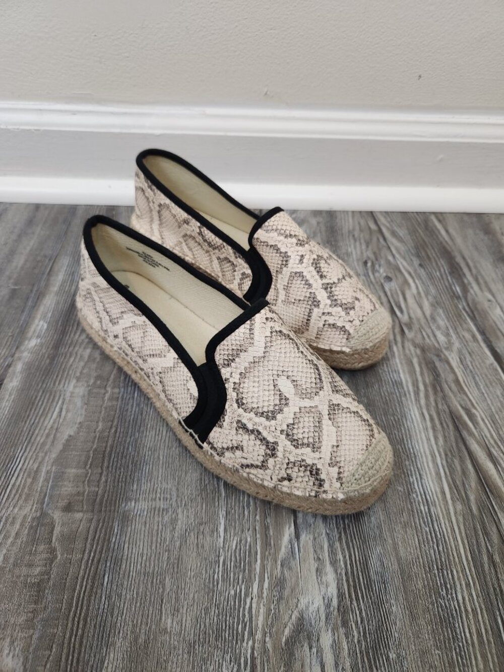 Evans Extra Wide Fit Womens Size US 8 UK 6 Slip On Espadrille Flats Animal Print